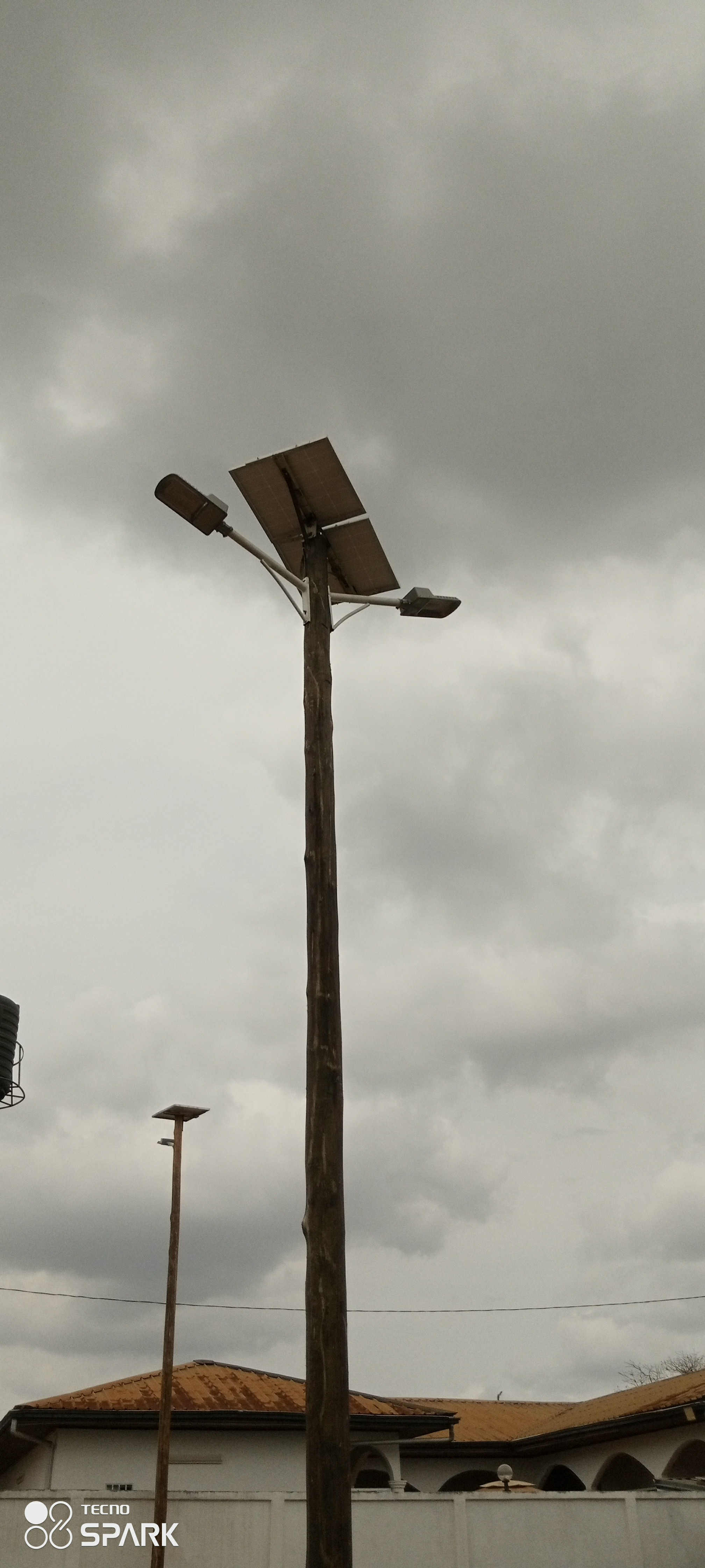 INSTALLATION LAMPADAIRES SOLAIRES