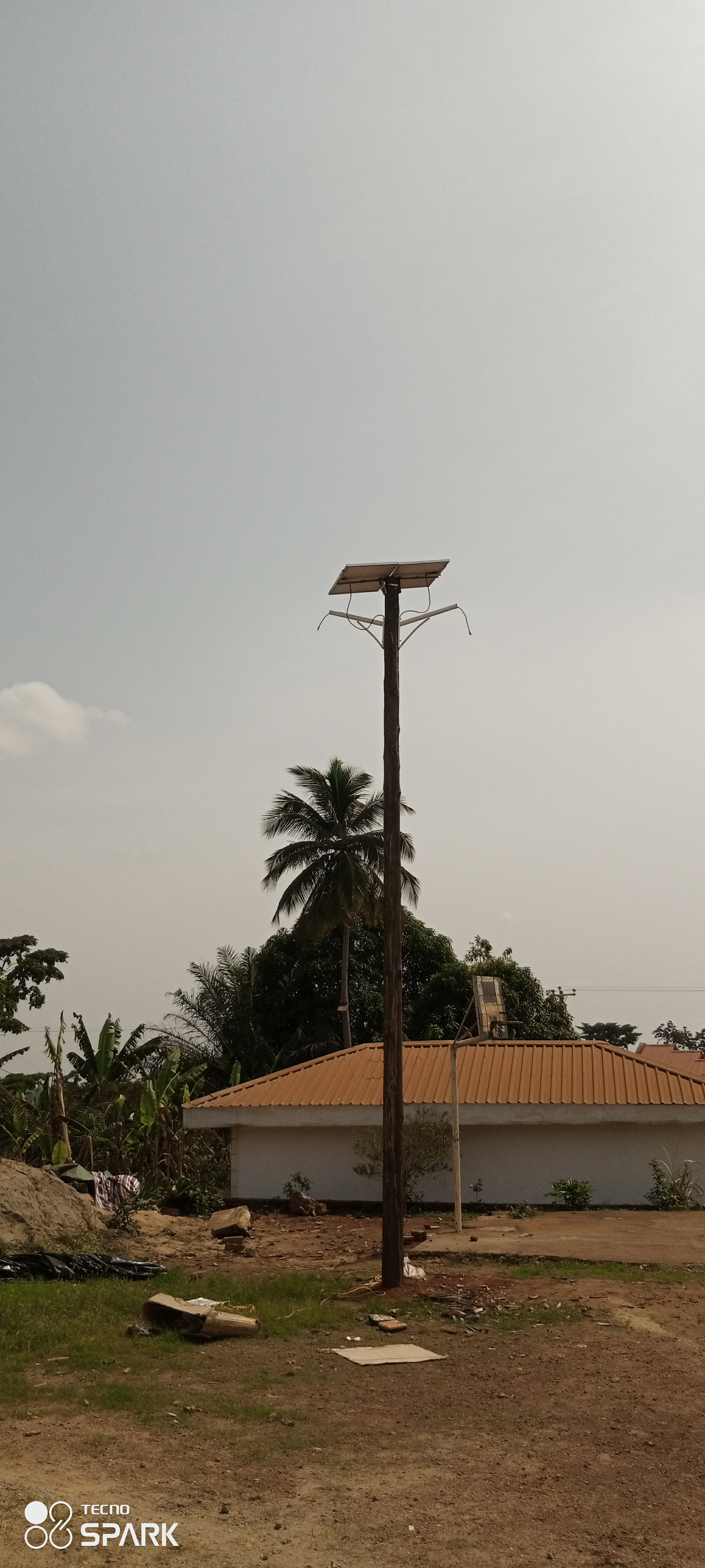 INSTALLATION LAMPADAIRES SOLAIRES